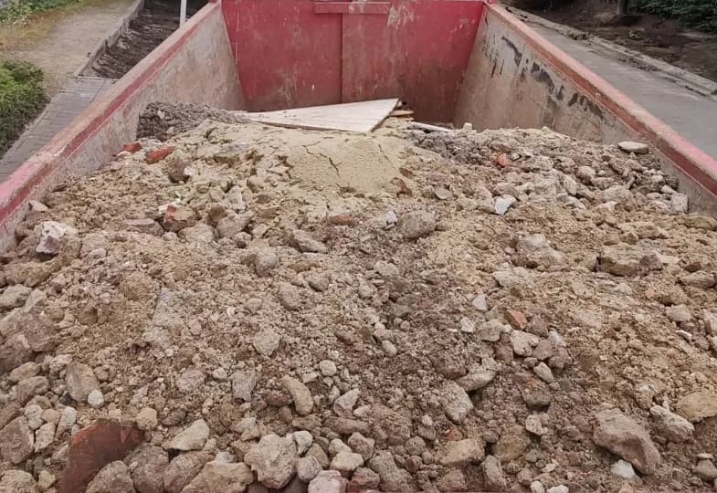 VisnLine camera mounted at a construction waste container